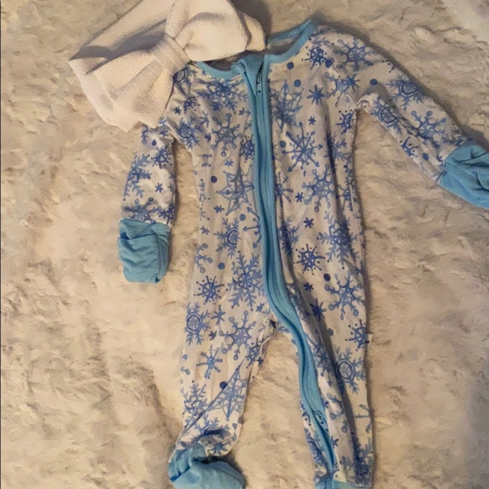 Little sleepies snowflake footie